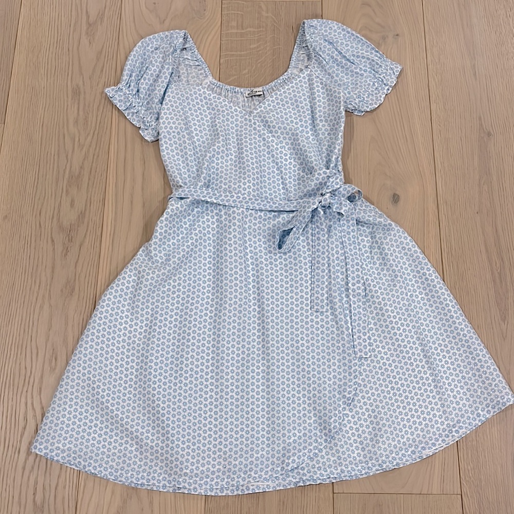 Hollister Short-Sleeved Summer Dress Size Medium